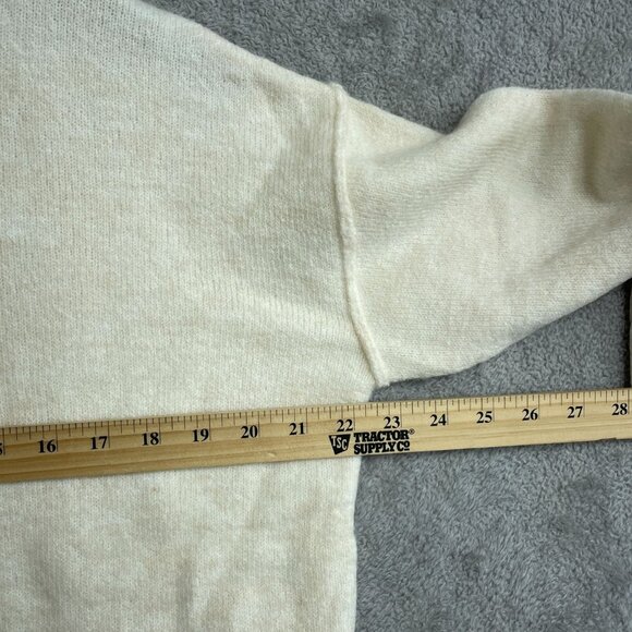 NEW Legendary Outfitters Soft & Cozy Crewneck Sweater S Beige Acrylic Blend Casu - Picture 7 of 8